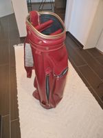 Antikes altes Golfbag in Leder (?) rot, Marke und Alter unbekannt Frankfurt am Main - Bergen-Enkheim Vorschau