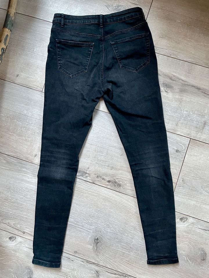 Jeans Röhre von Denim Co, schwarz, Gr. 38 wie 36 in Radbruch