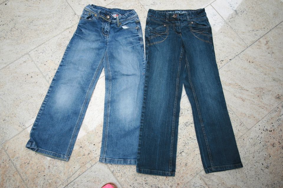 Mädchen 2x Jeans  Jeanshose breit Gr. 134 140 blau in Theismühlen