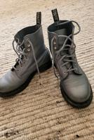 Dr. Martens Leder taubengrau schimmernd Bayern - Augsburg Vorschau