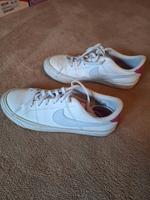 Halbschuhe Mädchen Nike Gr.39 weiß. Niedersachsen - Lohne (Oldenburg) Vorschau