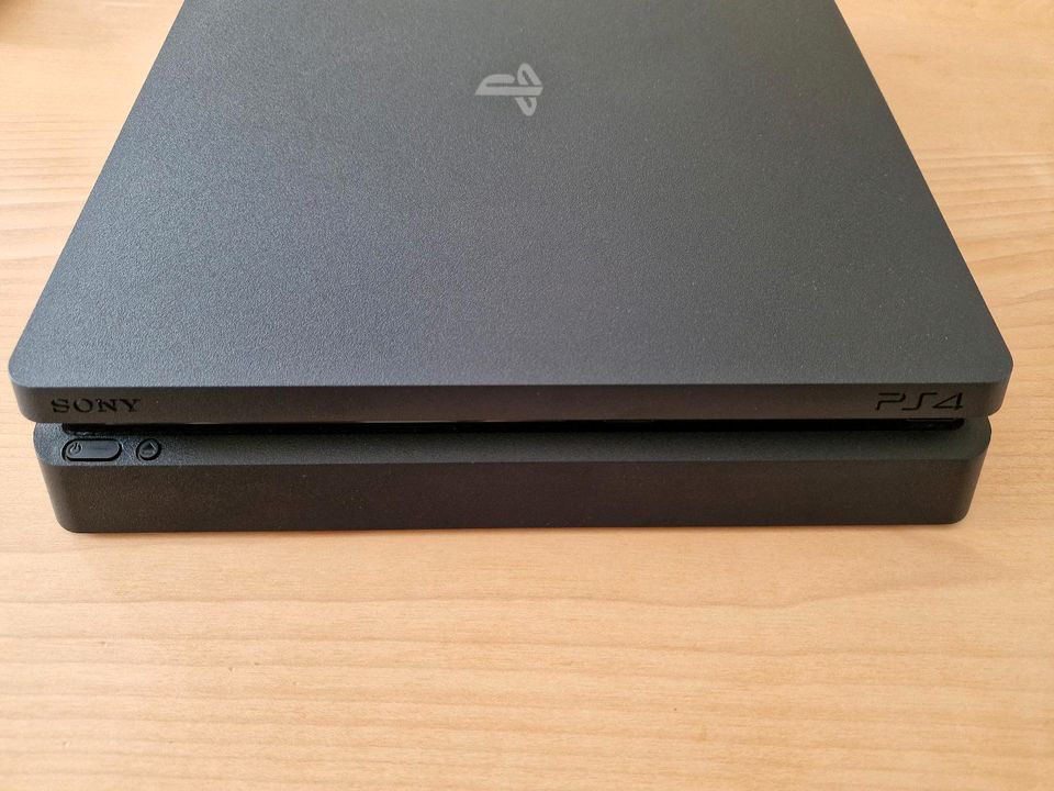 Playstation 4 Slim, 500GB SONY in Bad Oldesloe