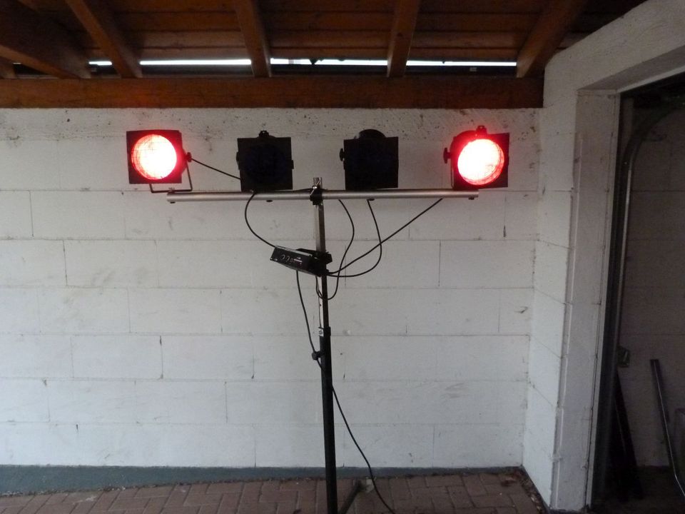 Lichtanlage mit 4 Strahlern und Stativ in Freinsheim