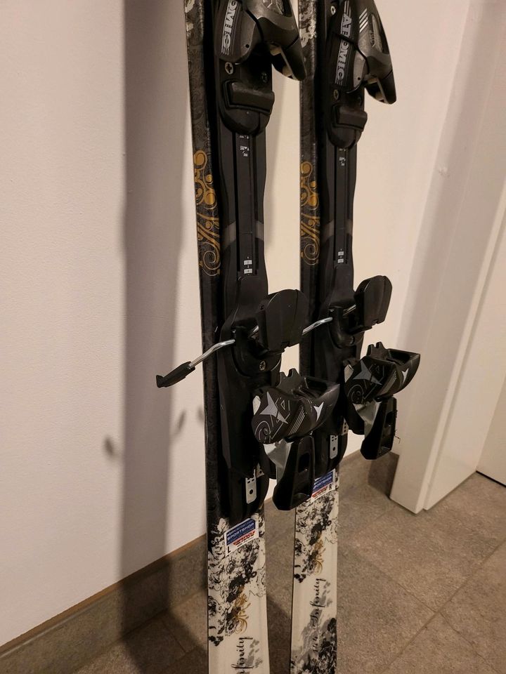 Damen Ski Skischuhe Skiausrüstung Skisocken Falke Sk1 Head Atomic in Bottrop