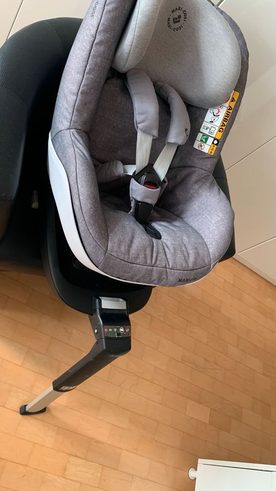 Maxi Cosi Pearl inkl. 2 Way Family Station - absolut Neuwertig! in Düsseldorf