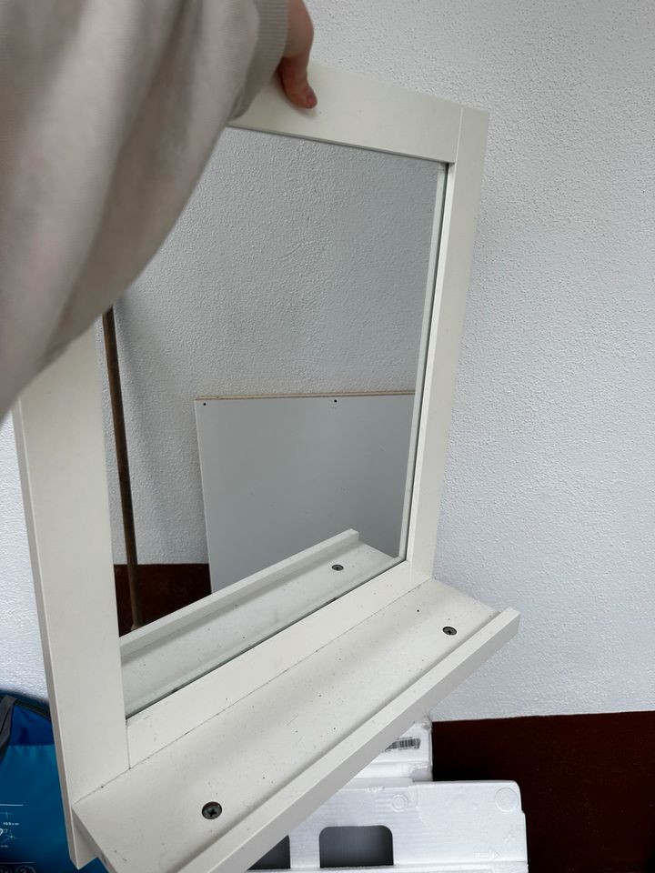 Spiegel zum aufhängen mit Ablage in Konstanz