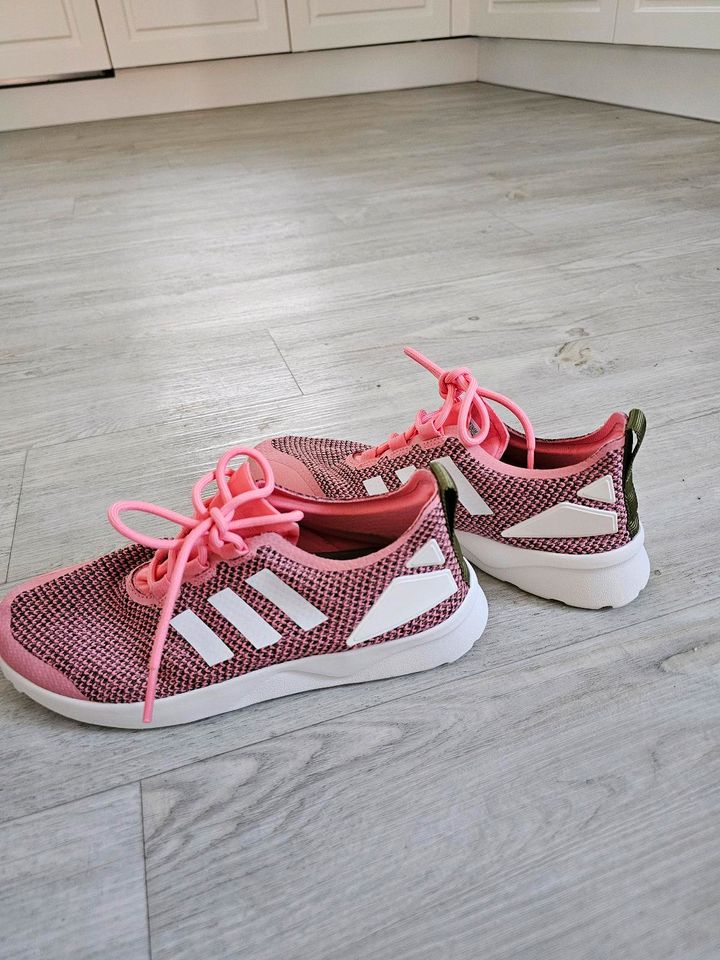 Adidasschuhe Damen 37 1/3 in Rühen