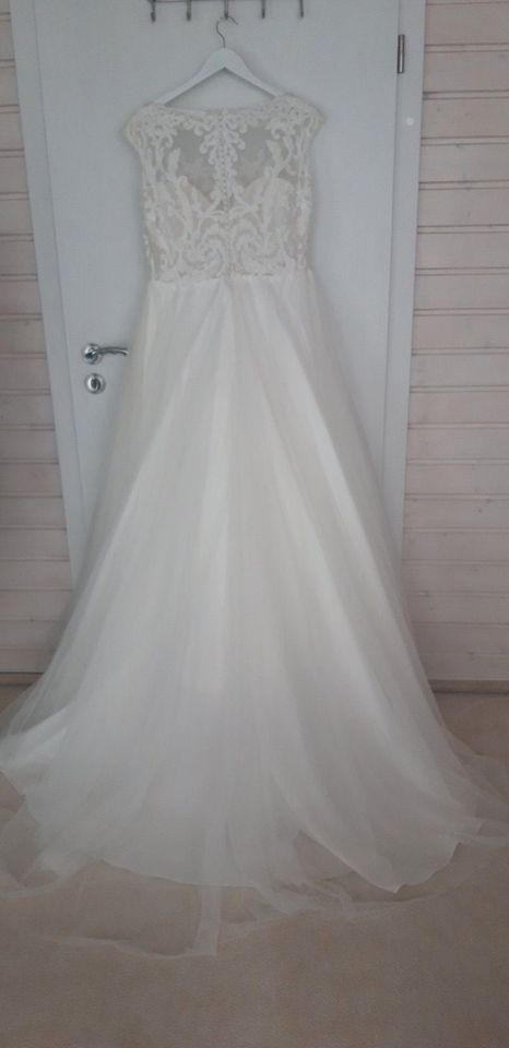Weißes Brautkleid in Wilthen