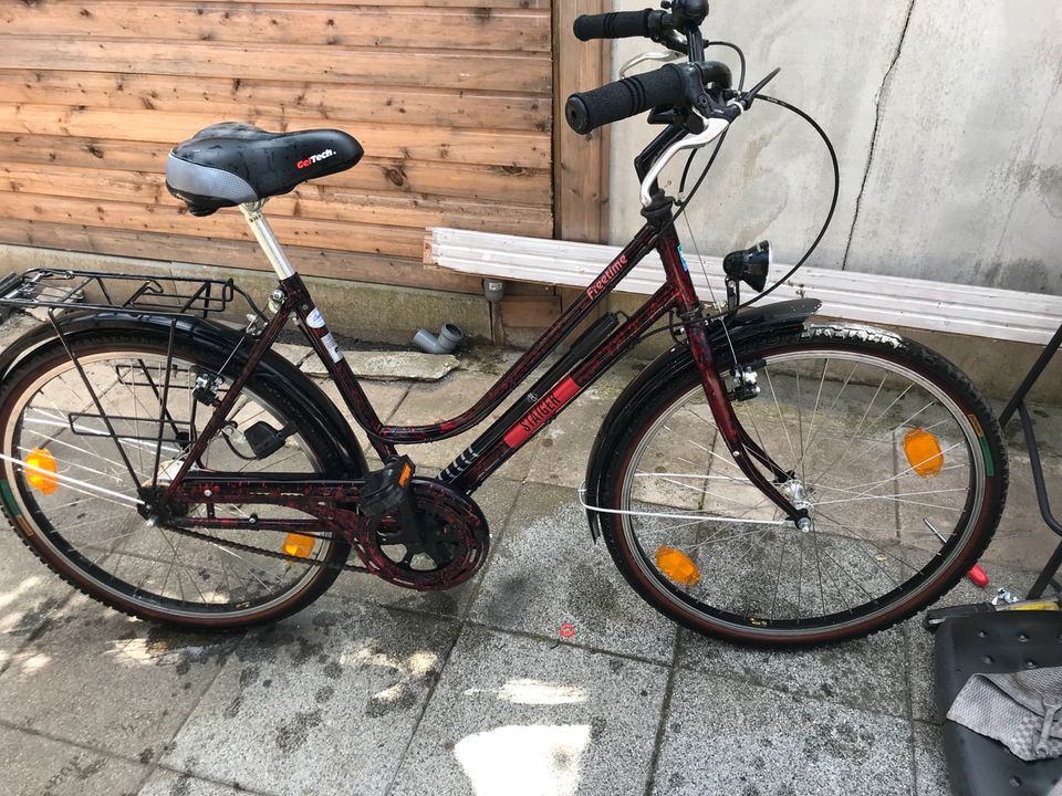 Damen oder Herren Fahrrad 28 Zoll in guten Zustand in Frankfurt am Main