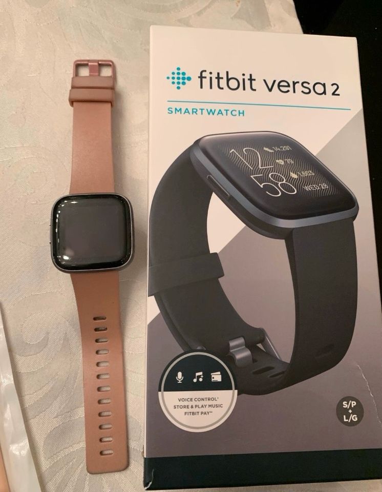 Fitbit Versa 2 mit OVP , Ladekabel und 11 Armbändern in Siek