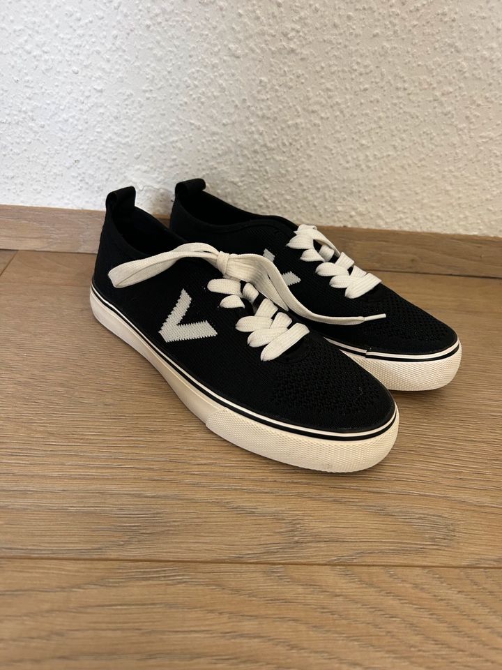 Sneaker schwarz weiß Gr 37 NEU in Worms