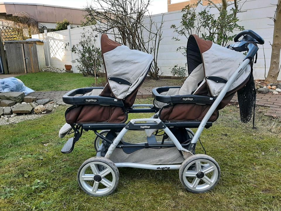 Kinderwagen für Zwillinge mit Lenkrad von Peg-Pélegro in Düsseldorf