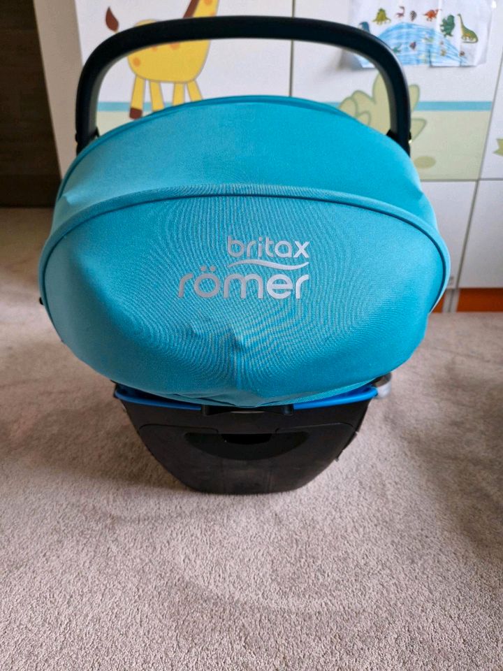 Babyschale Britax Römer Baby-Safe i-Size inkl. Flex Base in Genthin