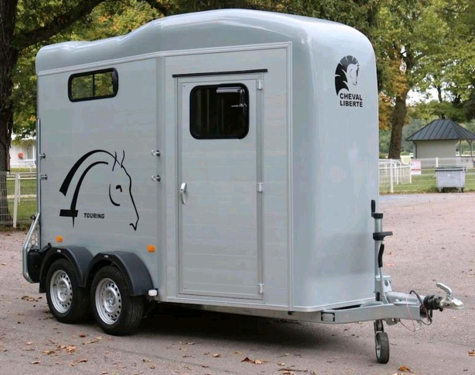 Pferdeanhänger Cheval Liberte Touring Jumping 2600 kg  (( Blau )) in Mosbach