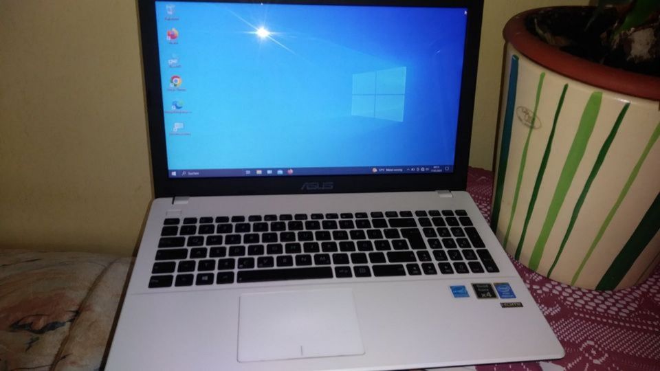 Notebook  "Asus R512M"-15,6Zoll Windows 10- 250GB SSD in Halle