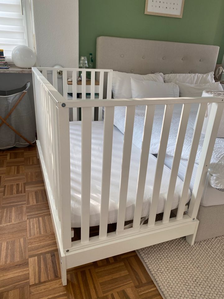 Kinderbett weiß höhenverstellbar Babybett childhome Laufstall hol in Frankfurt am Main