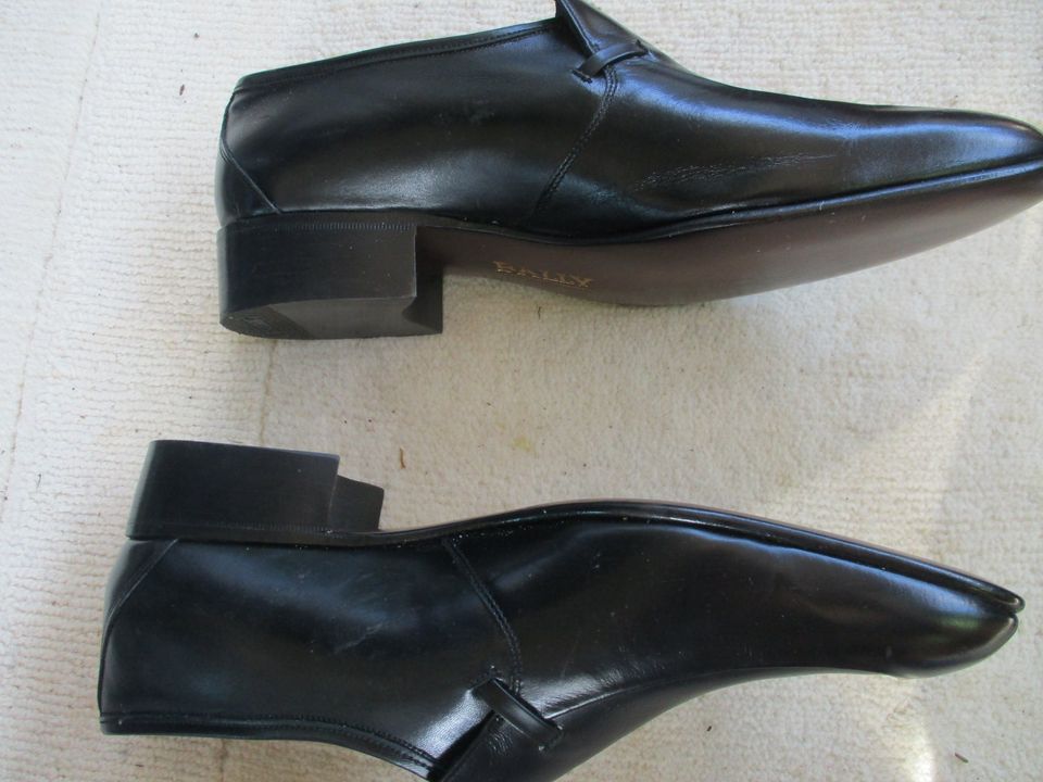 echt Leder Designer Schuhe 41= 7 schwarz ungetragen Vintage Bally in Collenberg