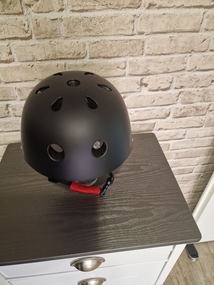 Neuer NINEBOT Helm Gr.L in Trittau