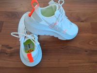 Neu: Nike Turnschuhe weiß neon orange Gr.36 Niedersachsen - Eicklingen Vorschau