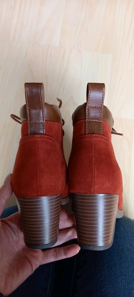 Rote Wildleder Stiefeletten Marco Tozzi NEU in Hameln