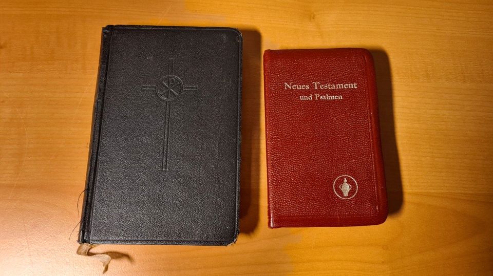 Altes Gesangbuch 1957 und Neues Testament 1969 für Sammler in Nandlstadt