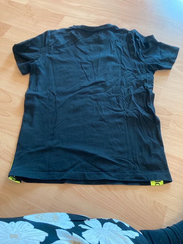 2 T-Shirts für Jungen - Größe 146/152 in Burscheid