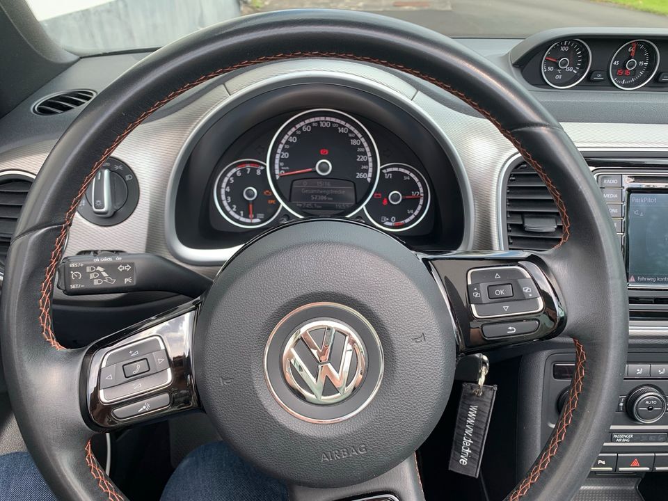 Volkswagen Beetle Cabrio CLUB Fender Ambiente Navi Xenon 8-fach in Lüdenscheid