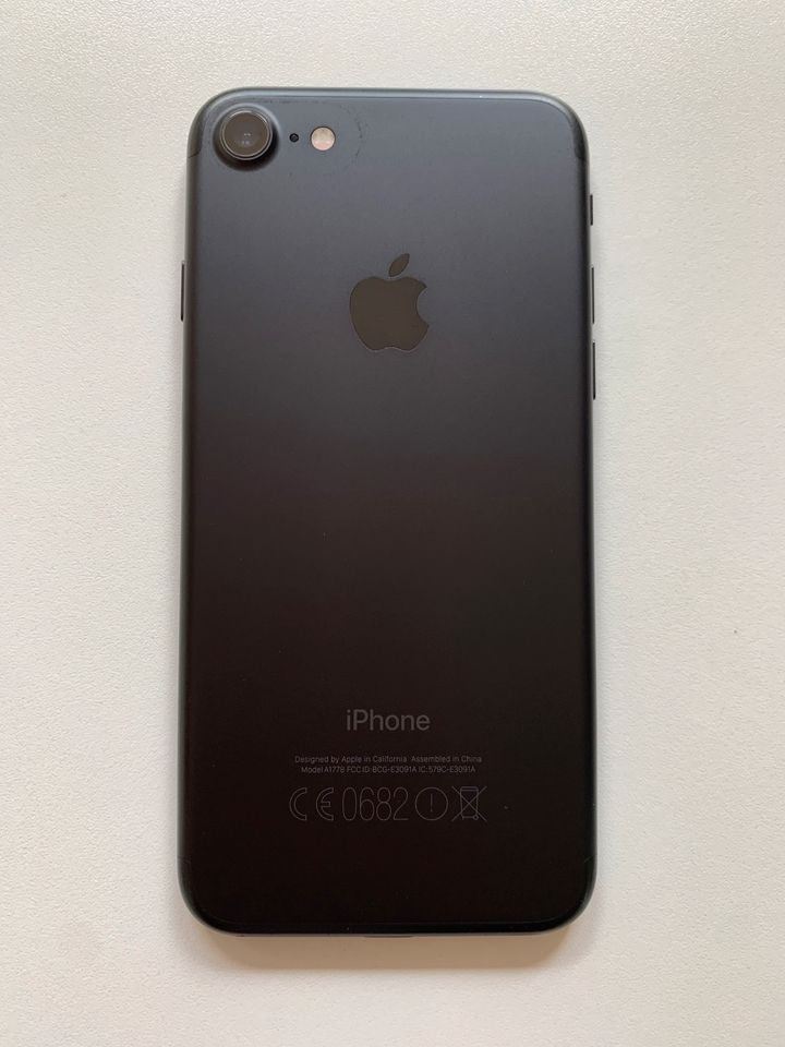 Apple IPhone 7 32GB schwarz in Schmelz