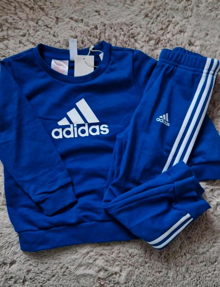 Adidas Kinderanzug Joggingsanzug Gr 98 blau Pullover mit Hose in Friedberg (Hessen)