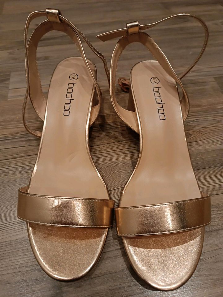 Boohoo Sandalen *rosegold Größe 38 neu in Gräfendorf