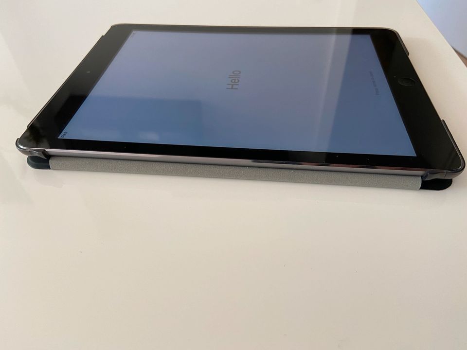 iPad Air 32GB Wifi A1474 in Tutzing