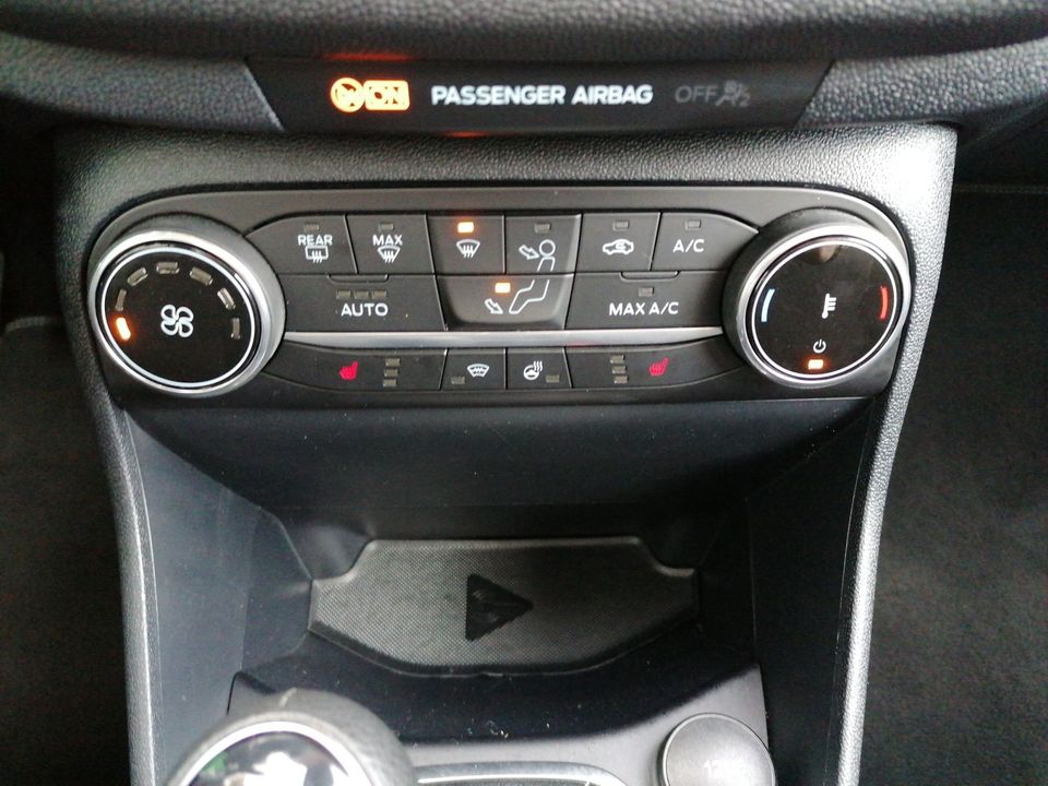 Ford Fiesta Titanium 1.0 EcoBoost TEMP SHZ DAB in Gardelegen  