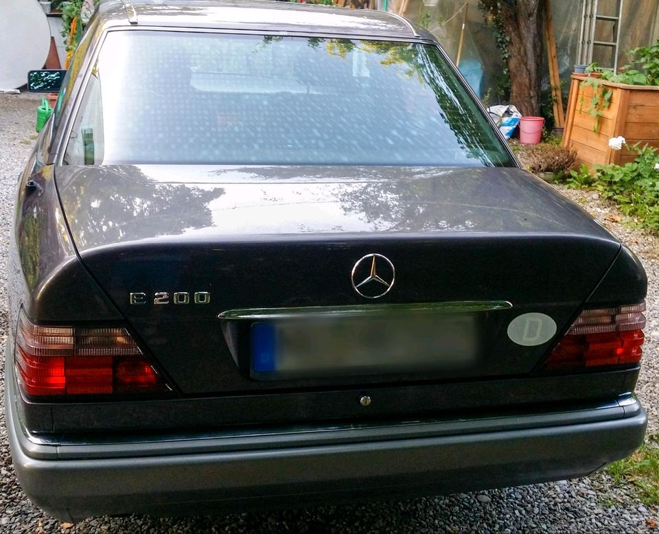 Mercedes-Benz E200 Autom. | ESD | 8x ber. | SHZ etc. | KEIN TÜV in Illertissen