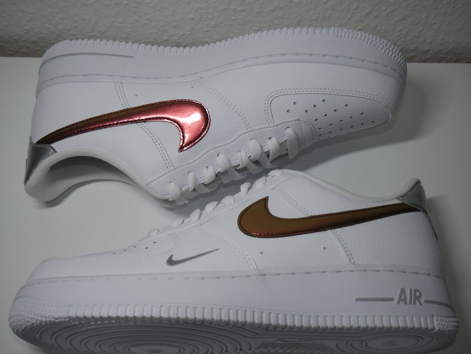 Nike Air Force 1 '07 Weiß Metallic Leder Gr. 44 UVP 130,- NEU Men in Bochum