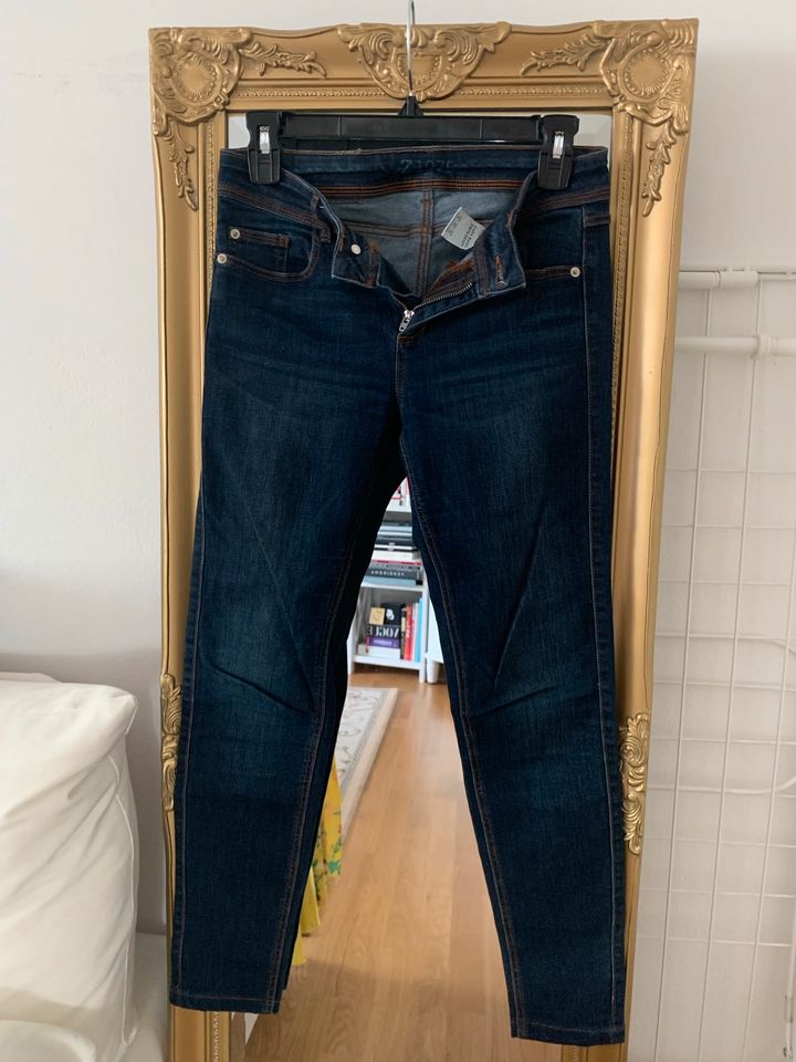 ZARA Röhre Jeans,slim/fit,Gr.36/S,Stretch,dunkel blau in München