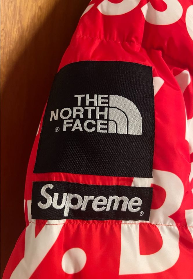 The North Face Nuptse - By Any Means Necessary - rot - L in Bergisch Gladbach