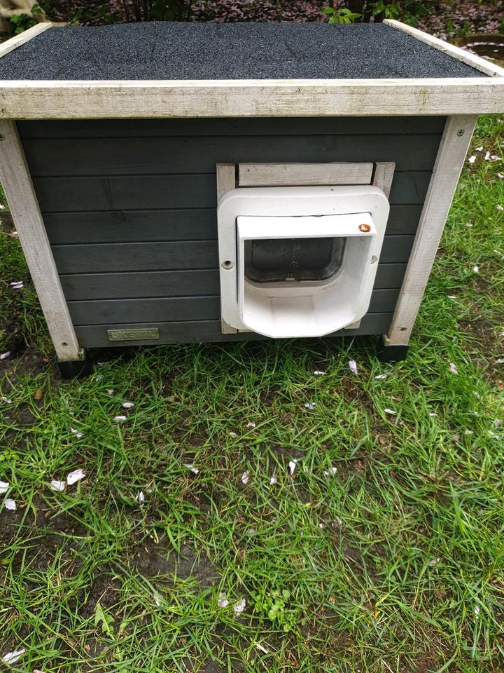 Katzenhütte Katzenhaus  mit Sure Flap Klappe in Schneverdingen