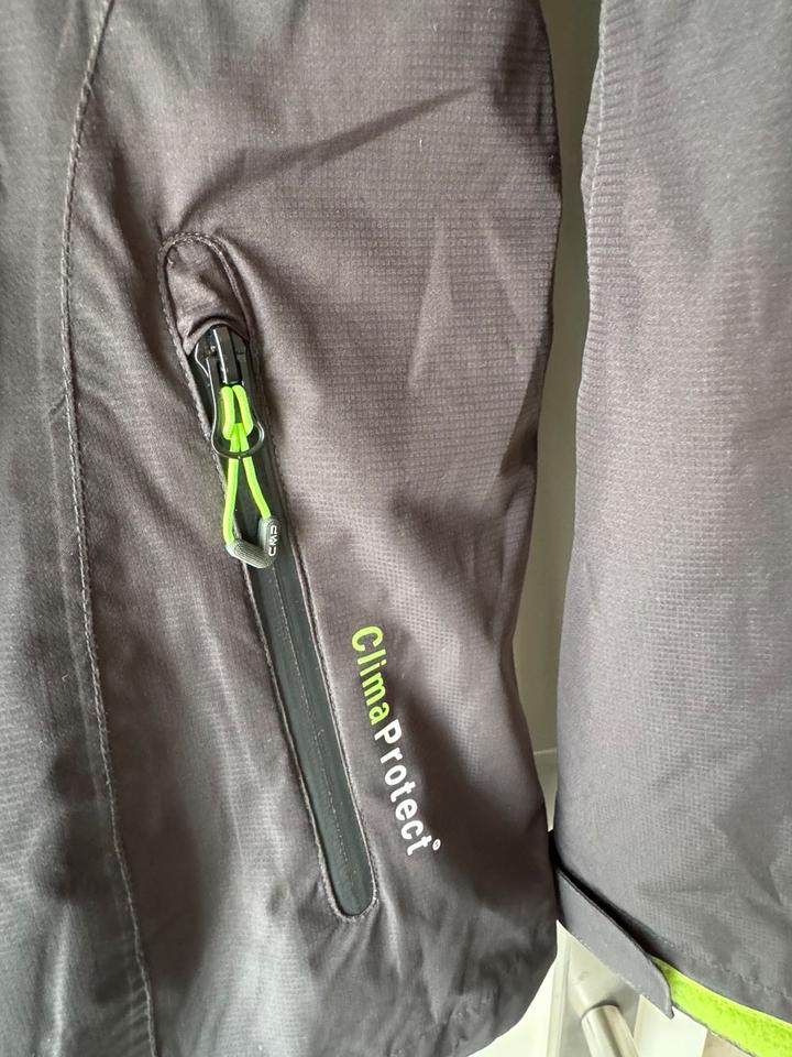 Jacke CMP NEU Gr. L (40 / 42) schwarz Outdoor mit Kapuze in Hannover