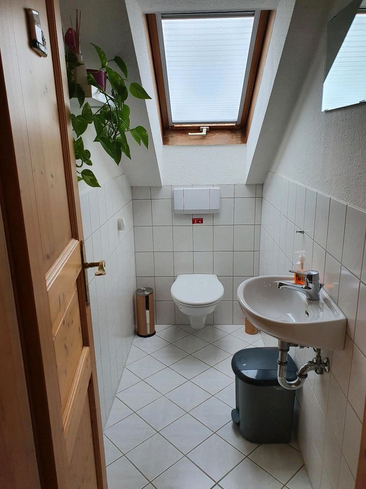 Möbeliertes Zimmer mit Balkon zu vermieten! in Stetten