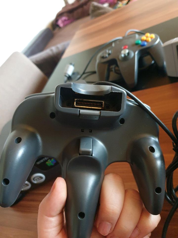 N64 + Spiele + 2 Controller in Sulzbach-Rosenberg