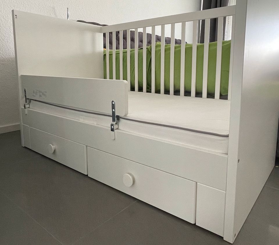 Babymöbelset. Babybett. Babykommode. Babyschrank. Wickeltisch in Glashütten