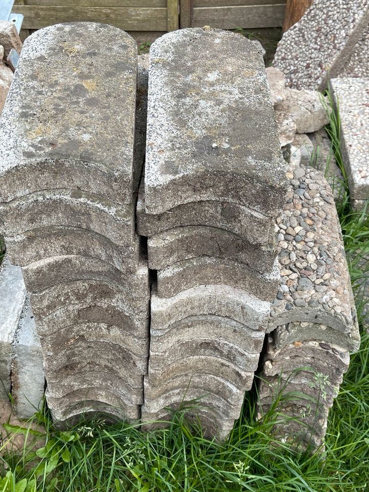 Kantensteine Waschbeton und Beton - Länge 35 cm in Rodgau