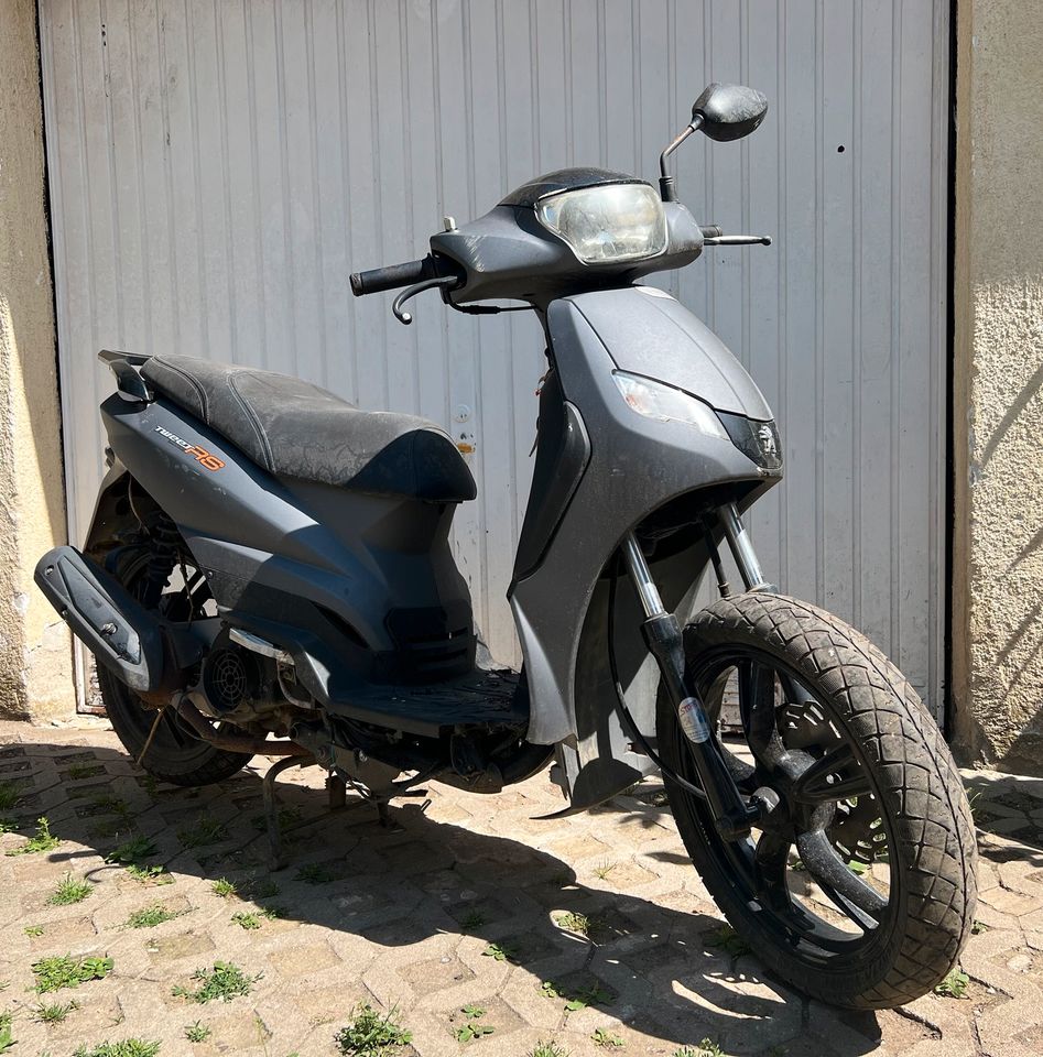 Peugeot Tweet 125 Rs Motorroller für Bastler  mit Papieren in Freiburg im Breisgau