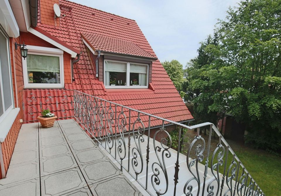 Ihr Traum wird wahr! Wohn- und Geschäftshaus mit Einliegerwohnung mit Süd-Balkon und Wintergarten - Vermietungsmöglichkeit! in Quickborn