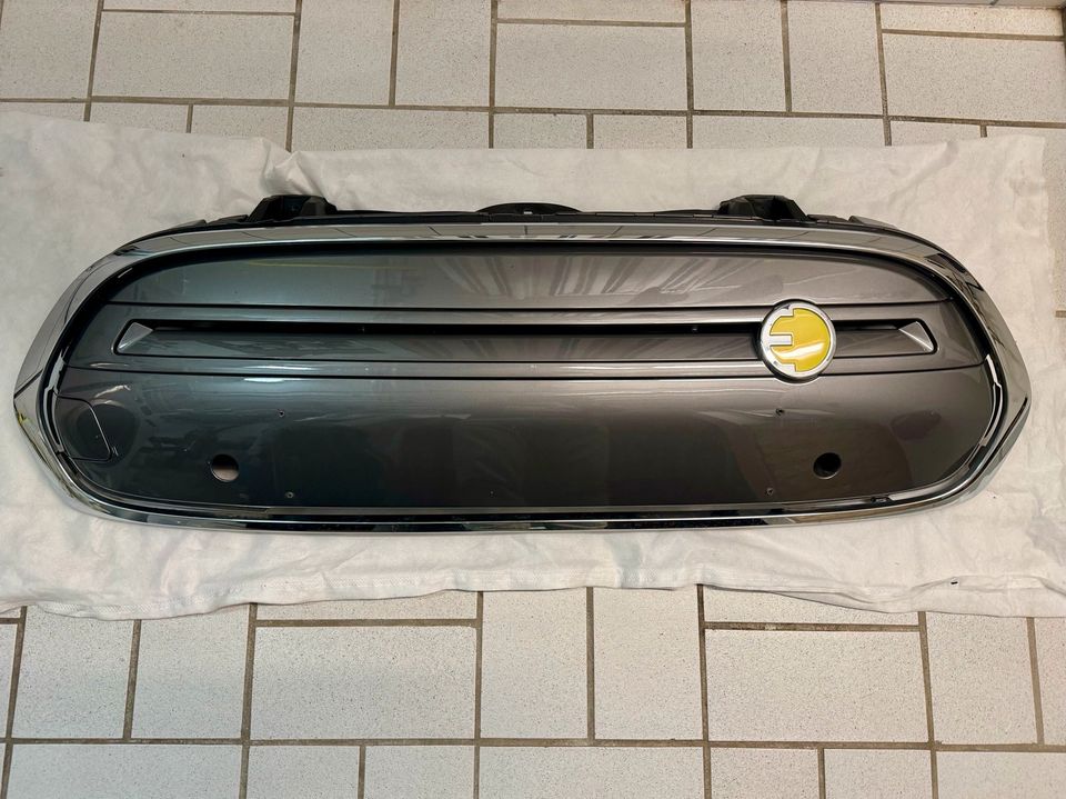 MINI COOPER SE GRILL MIT CHROMRAHMEN in Planegg