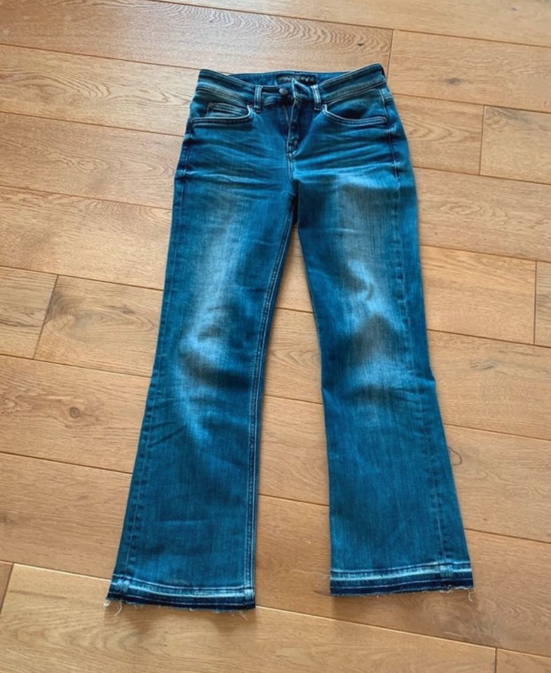 Jeans Drykorn bootcut 26/32 blau stylisch neuwertig in Ellwangen (Jagst)