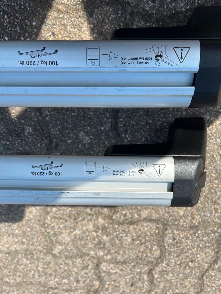 Thule Dachträger Mercedes Benz E–Klasse W211 ohne Reeling in Wunstorf