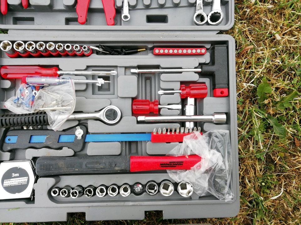 Werkzeug Koffer Heimwerker Schraubendreher Zange Hammer in Wolsfeld
