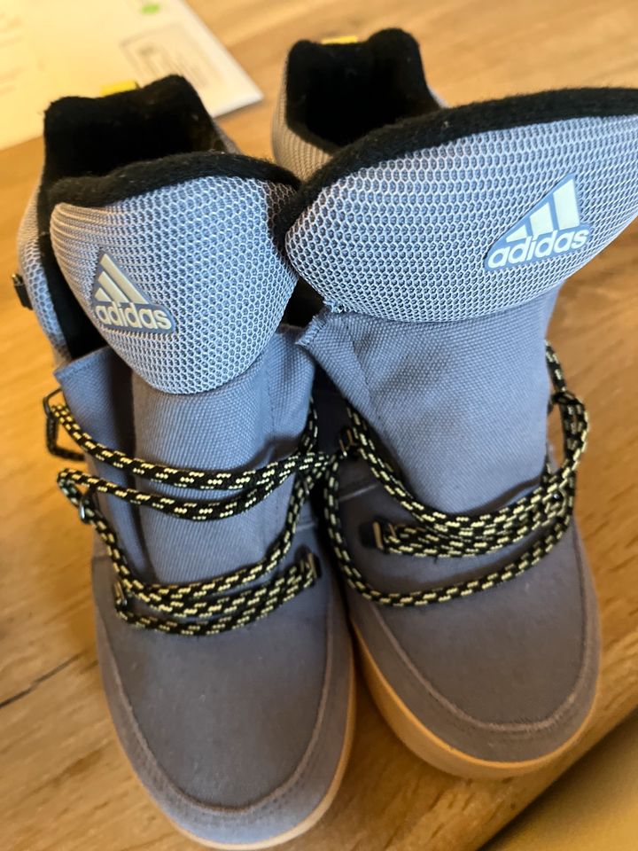 Adidas Stiefel Kinder in Coburg