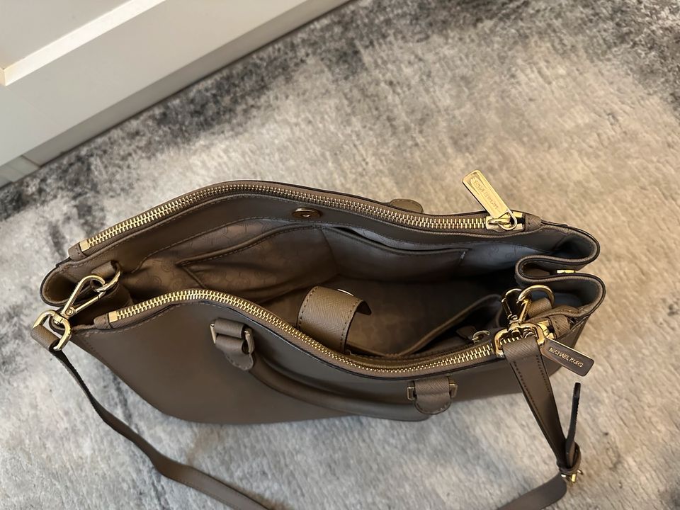 Michael Kors „Sutton“ Handtasche in Hamburg